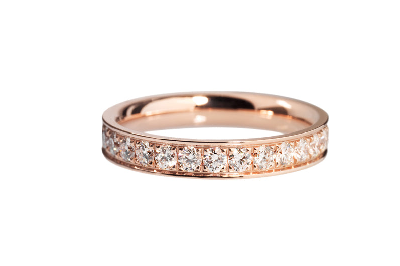 Ein Diamant Ring in Rotgold in der Fassart Pavé mit Brillanten in 2.00 mm.